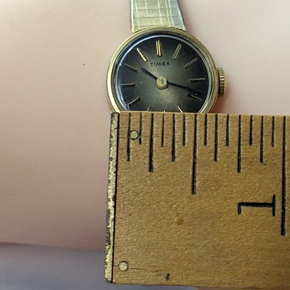 Retro Wind up Mechanical Timex Bracelet Wrist Watch Classic and is Working 17 Jw - Picture 9 of 11